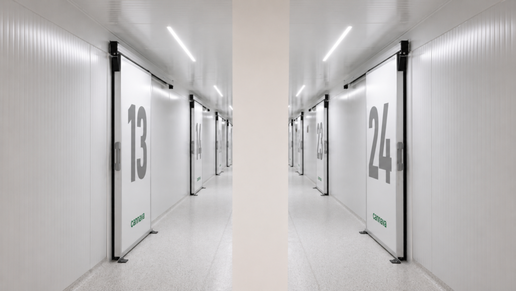 Corredor principal de las camaras de secado de Cannabis medicinal en Cannava, Jujuy, Argentina